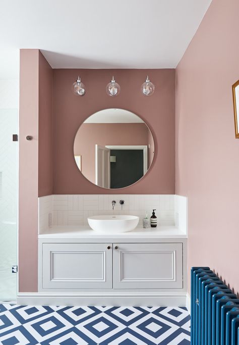 Light Pink Restroom Ideas, White Tiles Pink Walls Bathroom, Pink Blue White Bathroom, Pink Bathroom White Tiles, Pink Wall Bathroom Ideas, Bathroom With Pink Walls, Pink Navy Bathroom, Pink And Navy Blue Bathroom, Navy Pink Bathroom