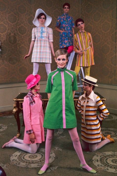 Twiggy Wearing Every 60s Fashion Trend Ever — ZEITGEIST Midcentury Fashion, Colleen Corby, Velvet Bell Bottoms, Pattie Boyd, Jean Shrimpton, 1960 Fashion, Mode Retro, 60s 70s Fashion, Estilo Hippy