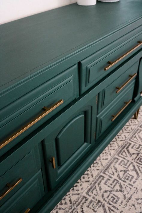 Easy Furniture Makeover, Chic Dresser, Diy Dresser Makeover, Shabby Chic Dresser, Diy Dresser, Diy Furniture Renovation, Painted Dresser, Dresser Makeover, Furniture Renovation