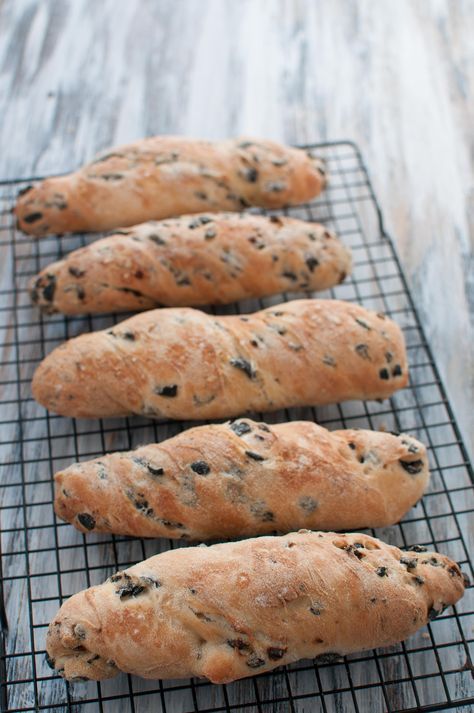 Pane Alle Olive, Italian Cuisine Recipe, Savory Bread, Salty Cake, Romanian Food, Pasta Fresca, Simply Delicious, Pizza Bread, Bread Rolls