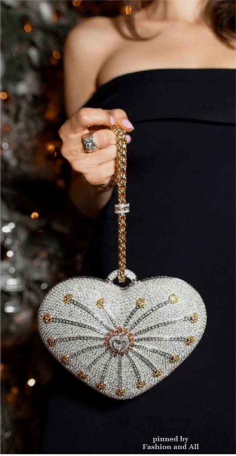 The Most Valuable Handbag in the World - "The Mouawad 1001 Nights Diamond Purse" Designed by renowned jeweler, Robert Mouawad First offered at the original price of US$3.8 million in 2010 Incorporates 4,517 diamonds (105 yellow, 56 pink, and 4,356 colorless) with a total weight of 381.92 carats Hand-crafted by the highly skilled artisans working for a total of 8,800 hours In 2010 the Guinness World Records certified the piece as the most valuable handbag in the world Mouawad 1001 Nights Diamond Purse, Most Expensive Bag, Diamond Purse, 1001 Nights, Expensive Things, Expensive Bag, Expensive Taste, Chloe Drew, World Records