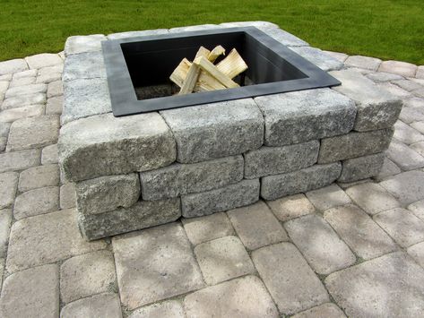 Diy Square Fire Pit, Bbq Ideas Backyard, Paver Fire Pit, Square Fire Pit Cover, Brick Fire Pit, Glass Fire Pit, Fire Pit Kit, Fire Pit Landscaping, Cool Fire Pits