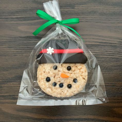 Winter themes just added!!! www.creativecrispies.com #creativecrispies #snowman #snowflakes #winter Christmas Rice Krispies, Rice Crispie Treats, Krispie Treats Christmas, Snowmen Ideas, Dessert Gluten Free, Christmas Rice, Rice Crispie, Cake Snack, Unique Gift Baskets