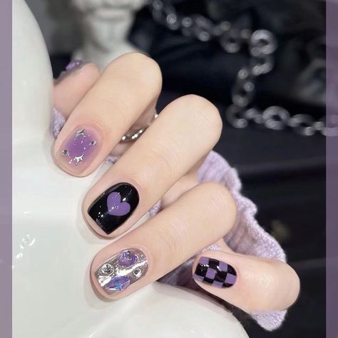 🌌✨ Ready to add some sparkle to your life? Check out these mesmerizing nail designs! 💅💜 1️⃣ Stars and purple hues for that dreamy vibe. 🌟💜 2️⃣ Heart accents on sleek black nails, perfect for a chic look. 🖤💜 3️⃣ Shiny, iridescent elements for that extra pop! ✨💫 4️⃣ Trendy checkerboard pattern to make a bold statement. 🖤💜 #NailArt #ManicureMagic #PurpleVibes #NailDesign #NailInspo #FashionNails #NailGoals #Beauty #GlamNails #NailAddict #NailStyle Nail Art Blanc, Diamond Nail Art, Nagel Tips, White Nail Art, Blush Nails, Gold Powder, Purple Love, Star Nails, Girls Nails