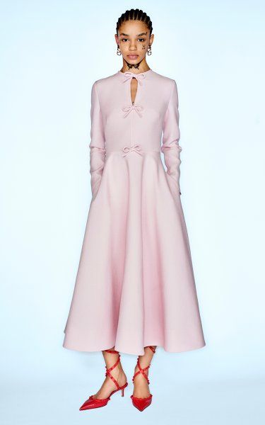 Pre Fall 2023, Classic Style Outfits, Sunday Service, Valentino Dress, Valentine Dress, Elegant Dresses Classy, Classy Dress Outfits, Evening Dresses Elegant, 2023 Collection