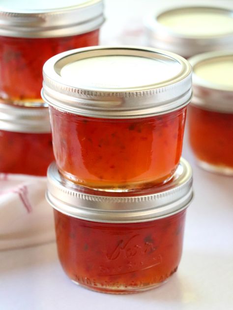 Red Pepper Jelly Recipe, Mayo Salad, Pepper Jelly Recipes, Red Pepper Jelly, Jalapeno Jelly, Hot Pepper Jelly, Pepper Jelly, Salad Ideas, Jam And Jelly