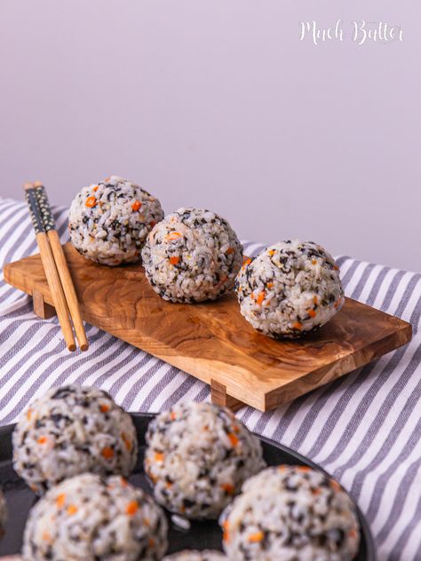 Jumeokbap Korean Rice Balls - Much Butter Bulgogi Rice Balls, Korean Rice Balls, Korean Tuna Rice Balls, Cute Rice Balls, Rice Ball Bento, Korean Rice, Picnic Snacks, Bulgogi Recipe, Korean Side Dishes