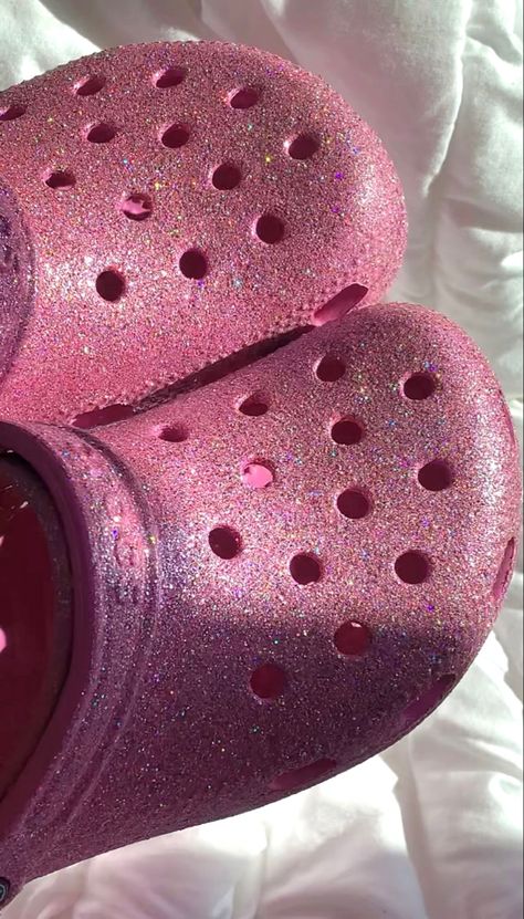 Pink Sparkle Crocs, Pink Sparkly Crocs, Crocs Preppy, Pink Glitter Crocs, Sparkly Crocs, Crocs Aesthetic Outfit, Croc Decor, Glitter Crocs, Croc Outfits