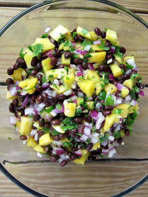 Pineapple Black Bean Salsa: Looks perfect for Mardi Gras or colorful enough for any time even if people are not from NOLA Seafoods Recipe, Pineapple Black Bean Salsa, Black Bean Salsa Recipe, Bean Salsa Recipe, Sea Foods, Salsa Guacamole, Recipe Pork, Black Bean Salsa, Vegetable Recipe