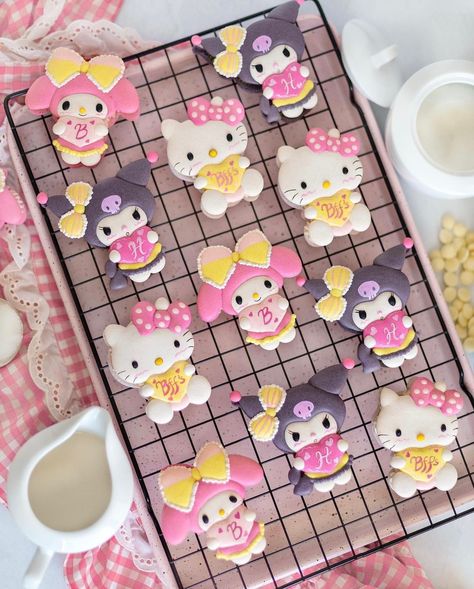 ْ on Twitter: "my melody, kuromi and hello kitty macarons… " Sanrio Macaron, Hello Kitty Macarons, Sanrio Desserts, Sanrio Cookies, Kuromi And Hello Kitty, Macarons Aesthetic, Sanrio Food, Kitty Cookies, Hello Kitty Cookies