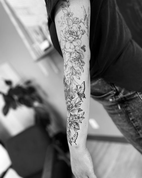 Floral Sleeve With Hummingbird, Peony Tattoo With Butterfly, Black Floral Tattoo, Tattoo With Butterfly, Peony Tattoo, Flower Sleeve, Flower Tattoo Sleeve, Peonies Tattoo, Fox Tattoo