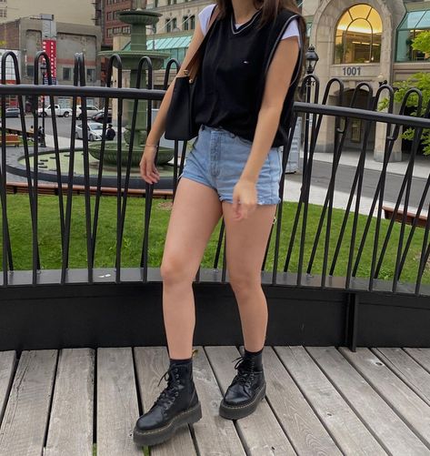 Doc Marten With Shorts, Sweater Vest Shorts Outfit, Shorts Doc Martens Outfit, Doc Martens Shorts Outfits, Doc Martens And Shorts, Shorts And Doc Martens Outfits, Combat Boot Outfits Summer, Summer Doc Martens Outfit, Doc Martens Boots Outfit