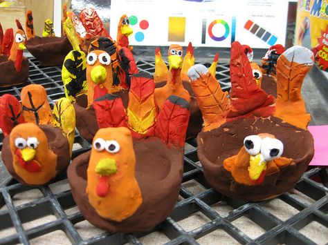 Clay turkeys Clay Turkey, Clay Projects Kids, Turkey Bowls, Adaptive Art, Animal Collage, Clay Projects For Kids, Turkey Bowl, Bird Ceramic, Clay Classes