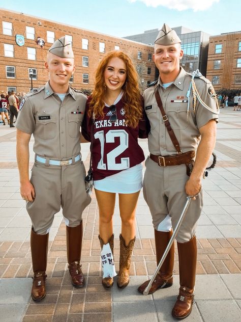 Love this Aggie game day outfit!!! Tamu Game Day Outfit, Aggie Football Game Outfit, Tamu Gameday Outfits, Aggie Game Day Outfit, Winter Game Day Outfit, Texas A&m Game Day Outfit, Tamu Aesthetic, Gameday Fits, Sky Ranch