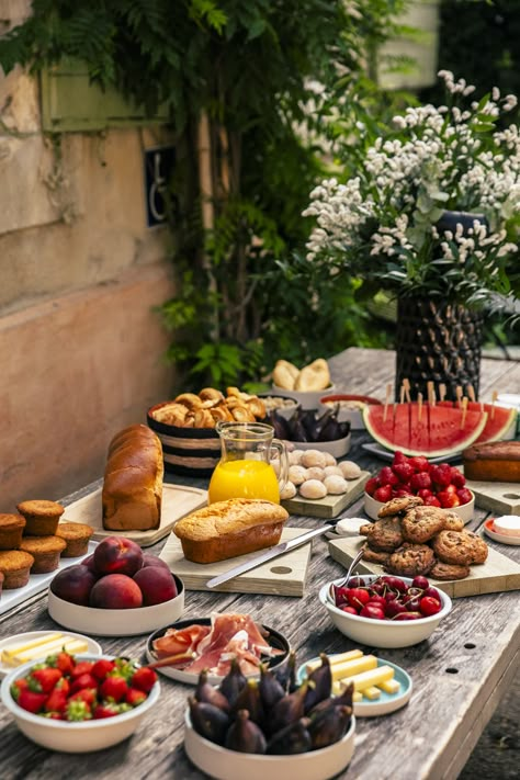 Boutique Hotel Breakfast Buffet, Breakfast Hotel Aesthetic, Luxury Hotel Breakfast, Healthy Breakfast Buffet, French Breakfast Table, Hotel Breakfast Aesthetic, Breakfast Tablescape, Breakfast Event, Hotel Breakfast Buffet