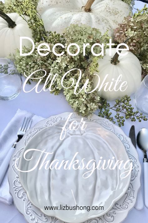 Thanksgiving Table With White Dishes, White Thanksgiving Tablescapes, White Table Setting Ideas, White Thanksgiving Decor, Lunch Table Settings, Pumpkin Plates, Round Dining Table Decor, Bronze Centerpiece, White Table Settings