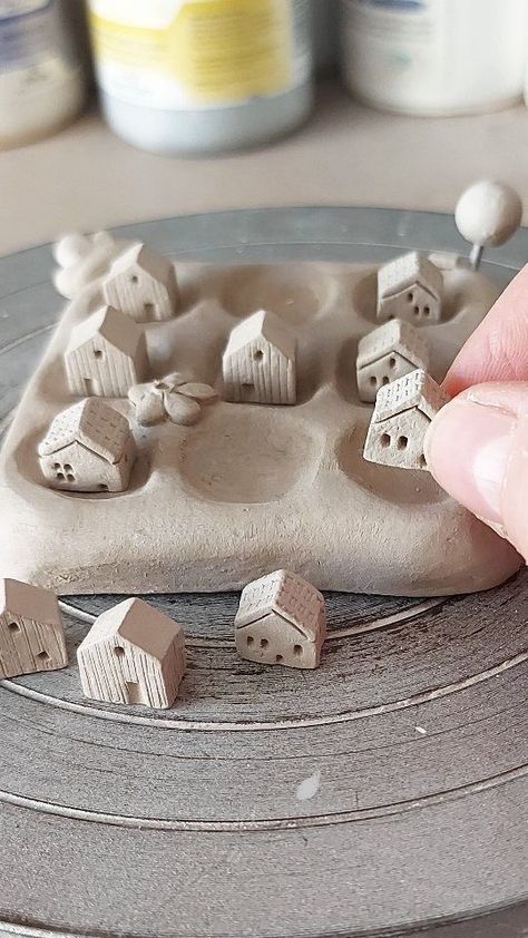 Pottery Toys, Diy Air Dry Clay, Pottery Houses, Pottery Videos, Cerámica Ideas, Kids Pottery, Ceramic Workshop, Clay Houses, Clay Crafts Air Dry