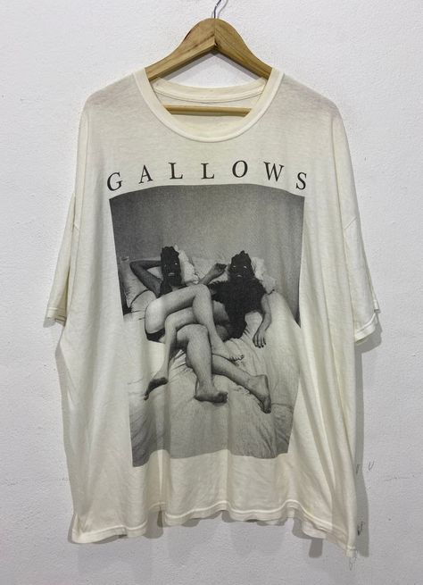 "*ITEM: Vintage Gallows English hardcore punk Band Tshirt Large Vintage 2000s Gallows Hardcore Punk Album Music \"Gallows\" Photoprint Tshirt Size XL *ITEM DETAILS: 👇🏻 Please be aware that all vintage items will usually show a few signs of wear or fading due to age, but anything visible such as stains or holes, and serious flaws have been photographed.For any further information on this item please contact us and we will be happy to help. *SIZE: XLARGE *ACTUAL SIZE MEASUREMENT: 👇🏻 *PIT TO PI Punk 2000s, Punk Tshirt, Punk Clothes, White Sneakers Men, Vintage 2000s, Hardcore Punk, Punk Bands, Mens Graphic Tee, White Sneakers