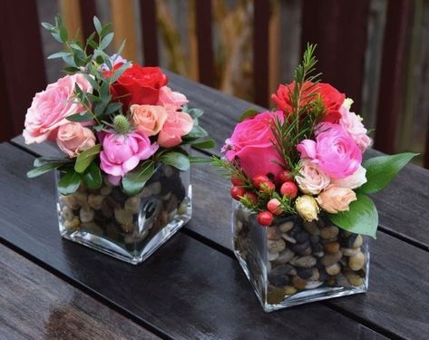 Valentine Day Centerpieces, Mini Flower Arrangements, 21st Key, Valentine Flower Arrangements, Floral Designs Arrangements, Flowers Valentines, Outdoor Christmas Planters, Small Flower Arrangements, Unique Flower Arrangements