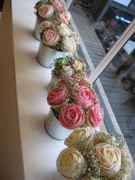 Cupcake Flower Bouquets Centerpieces, Wedding Cupcake Bouquet Centerpieces, Cupcake Centerpiece Ideas, Cupcake Bouquet Valentines Day, Cupcake Wedding Centerpieces, Mother’s Day Cupcakes, Bouquet Cupcakes, Cupcake Centerpieces, Cupcake Flower Bouquets