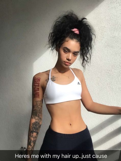 Black Girls With Tattoos, Red Ink Tattoos, Dope Tattoos For Women, Red Tattoos, Stylist Tattoos, Estilo Hip Hop, Dope Tattoos, Piercing Tattoo, Pretty Tattoos