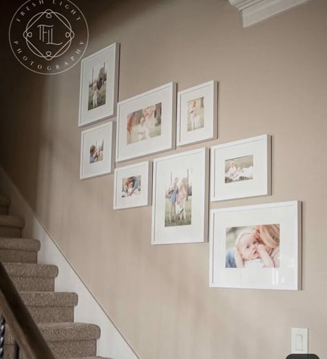 Foto Scale, Stairway Gallery, Wall Staircase, Stair Wall Decor, Staircase Gallery, Gallery Wall Staircase, Stairway Decorating, Picture Walls, Staircase Wall Decor