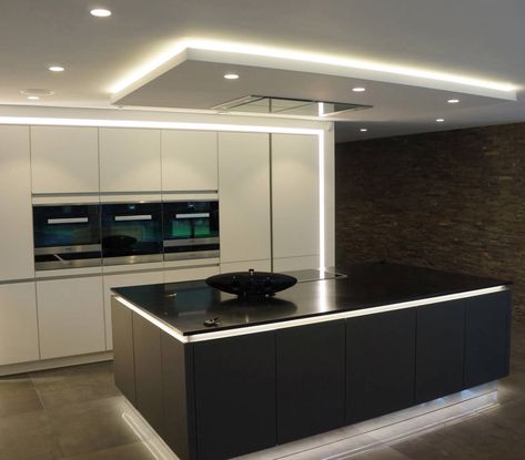 (de David James Architects & Associates Ltd) Kitchen Lighting Ideas For Low Ceilings, Contemporary Kitchen Island Lighting, Kitchen Ceiling Design, Blitz Design, Drop Ceiling Lighting, David James, Dropped Ceiling, Kitchen Ceiling, Kitchen Ceiling Lights