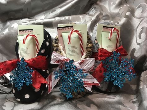 Slipper Gifts, Mint Bliss Energizing Lotion, Mary Kay Display, Diy Subscription Box, Mary Kay Christmas, Halloween Costumes Women Diy, Mary Kay Gifts, Diy Halloween Makeup, Rockin Robin