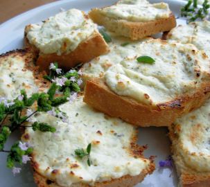 Mascarpone Crostinis Ina Garten Whipped Feta Crostini, Bacon Jam Crostini, Whipped Ricotta Crostini, Tomato Crostini With Whipped Feta, Ricotta Prosciutto Crostini, Holiday Finger Foods, Best Christmas Appetizers, Mascarpone Recipes, Crostini Appetizers