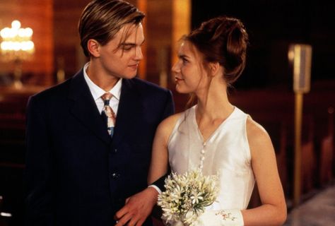 Romeo & Juliet: Juliet's simple silk gown has covered buttons, modest neckline. Gloves with floral embroidery (Baz Luhrmann's tale) Claire Danes Aesthetic, Romeo Costume, Friar Lawrence, Leonardo Dicaprio Romeo, Nia Vardalos, Movie Wedding Dresses, Romeo Juliet 1996, Juliet 1996, Romeo Ve Juliet