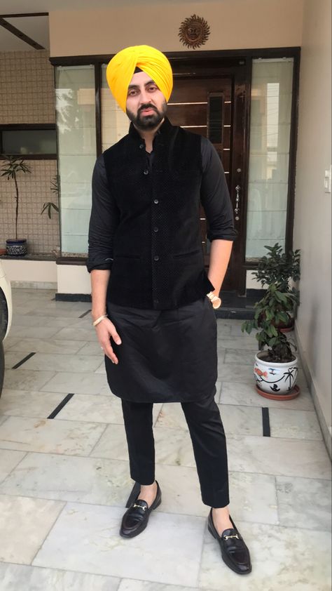 Kurta pajama and Black turban #turban #kurta #fashion #outfits Black Kurta Pajama Men With Jacket, Kurta Pajama Men With Jacket, Black Kurta Pajama Men, Kurta Pajama Men Punjabi, Punjabi Kurta Pajama Men, Wedding Outfits For Men, Kurta Fashion, Pajama Men, Black Turban