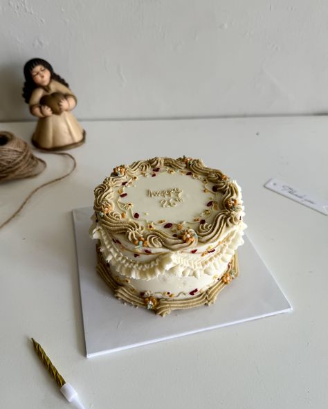 🥀🤎⚜️ follow us on threads! #cakeoftheday #cakestagram #cakesoffacebook #aesthetics #cakeart #cakedecorating #vintagecake #minicake #beige #brown #cakedesign #fyp #explorepage Beige Cake Aesthetic, Beige Cake, Cake Aesthetic, Vintage Cake, Mini Cakes, Cake Art, Beige Brown, Follow Us, Cake Decorating