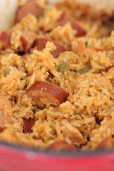 Chicken Jambalaya Recipe, One Pan Recipes, Homemade Jambalaya, Sausage Jambalaya Recipe, Sausage Slow Cooker, Chicken Jambalaya, Slow Cooker Jambalaya, Cajun Jambalaya, Chicken And Sausage Jambalaya