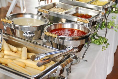 Pasta is a must for me at my wedding, I think this is a great idea. Offer pasta, two different sauces, toppings (like meatballs and chicken) and bread stick! Pasta Wedding Food, Buffet Meatballs, Food Ideas Pasta, Pasta Bar Wedding Reception, Wedding Pasta Bar, Wedding Pasta, Pasta Bar Party, Spaghetti Bread, Wedding Reception Food Buffet