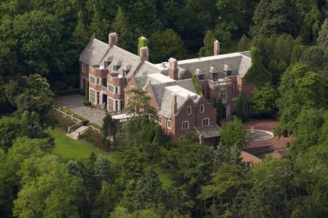 The Schweppe Estate on Lake Michigan Lake Forest Illinois, English Tudor, Mansions For Sale, Mansions Homes, Lake Forest, Old House Dreams, Highland Park, May Flowers, Lake Michigan