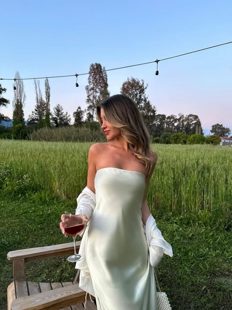 White Dress Winery Outfit, Winery Poses Instagram, Femenine Outfits Classy, Napa Valley Picture Ideas, Fancy Instagram Pictures, Winery Dresses Outfit, Napa Valley Aesthetic, Napa Valley Outfit Summer, Winery Photo Ideas