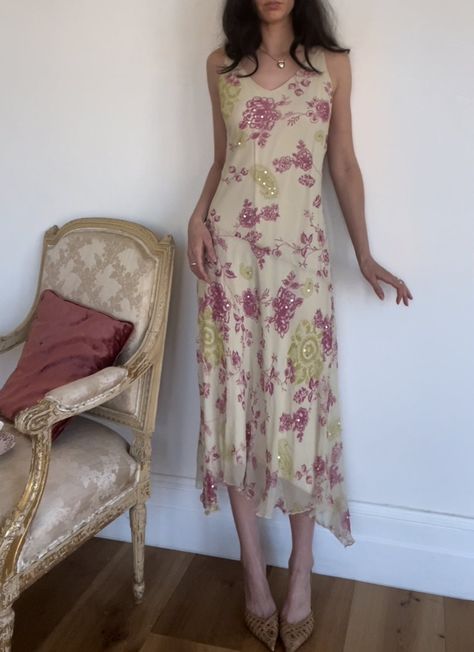 A beige dress with asymmetrical hemline and stitching, featuring a green and pink paisley floral pattern and stunning silver sequins. Fully lined. 100% silk with a polyester inner lining size: Tag says 12 (we think it fits like a M/L) model is 5’7” with a 26” waist and a C bust Silk Dresses Vintage, 90’s Dresses, Mini Birthday Dress, Green And Pink Dress, Gilmore Girls Outfits, Silk Dress Vintage, Beige Dress, Green Dresses, Bridesmaid Dress Colors