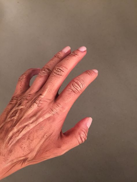 Old Age Hand 2 Sfx Hand Makeup, Wound Makeup Hand, Sxf Makeup, Makeup Scrapbook, Wrinkle Makeup, Old Lady Makeup, Wound Makeup, Theater Makeup, Age Makeup