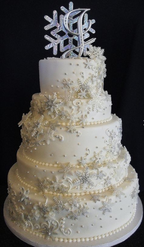 Snowflake Wedding Cake, Winter Wonderland Wedding Cakes, Wonderland Wedding Cake, Jul Kaka, Winter Torte, Winter Wonderland Cake, Christmas Wedding Cakes, Snowflake Cake, Round Wedding Cakes