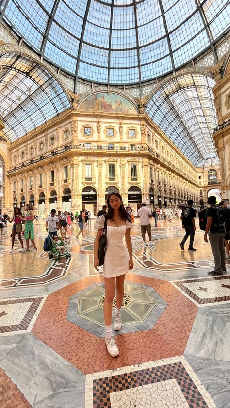 Milan Travel Aesthetic, Milan Italy Fashion Summer, Summer Outfits Milan, Milan Italy Aesthetic Fashion, Milan Italy Outfit Summer, Milano Outfit Summer, Milan Picture Ideas, Milan Outfits Summer, Europe Aesthetic Fashion