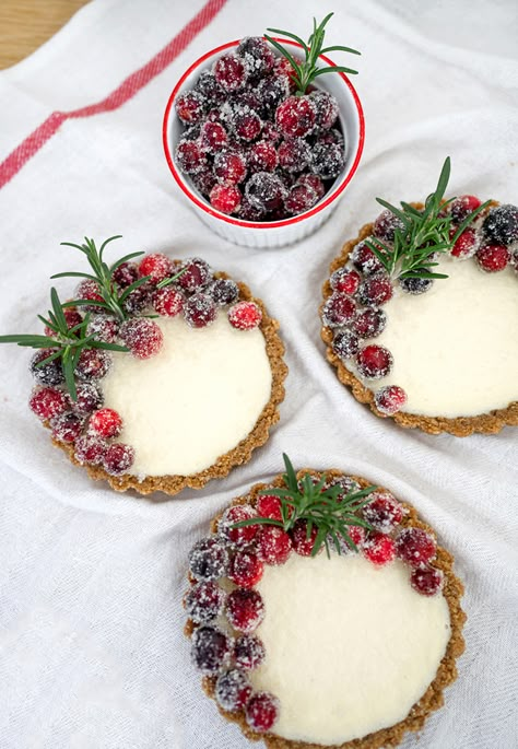 Christmas Cranberry Cheesecake Tart Cheesecake Christmas Decoration, Christmas Cheesecake Decoration, Cranberries Decor, Aesthetic Cheesecake, Cheesecake Decoration, Cheesecake Tart, Christmas Cranberry, Fruit Cheesecake, Cranberry Cheesecake