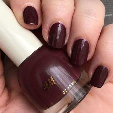 Governess by H&M is a great deep burgundy cream shade for the season. 2 coats, no TC here. 💗 This is another #twinnails post with… H&m Fall Daywear Dress, H&m Nail Polish, Hm Nail Polish, Oxblood Nail Polish, Chic Beige Dresses By H&m, Butter London Nail Polish, Deep Burgundy, Nail Paint, Makeup Nails