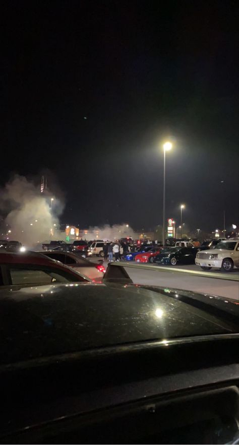 Car Meet Pictures, Car Meet Aesthetic Night, Car Meet Night, Car Meet Wallpaper, Illegal Racing Aesthetic, Car Meets, Car Meet, Cute Babies Photography, Late Night Drives