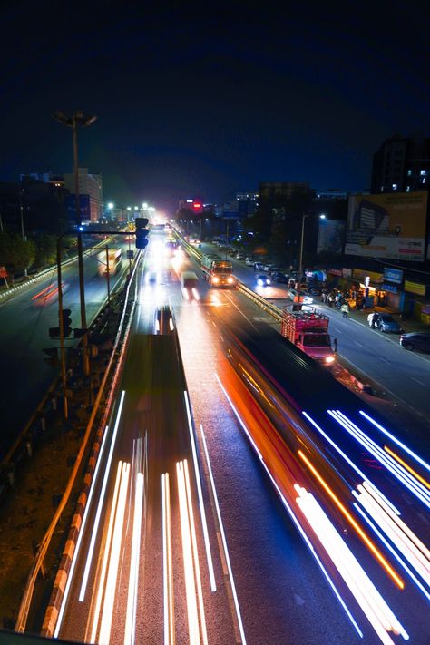 Night, Street photography Photography Slow Shutter Speed, Light Motion Photography, Slow Shutter Speed Photography Lights, Long Exposer Photography, Aperture Photography Ideas, Color Temperature Photography, Fast Shutter Speed Photography Ideas, High Shutter Speed Photography, Long Shutter Speed Photography