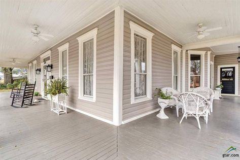 L Shaped Porch Ideas, L Shape Porch Ideas, L Shaped Front Porch, L Shaped Porch, L Shaped Tiny House, Porch House, L Shaped House, Amish Farm, House Makeovers