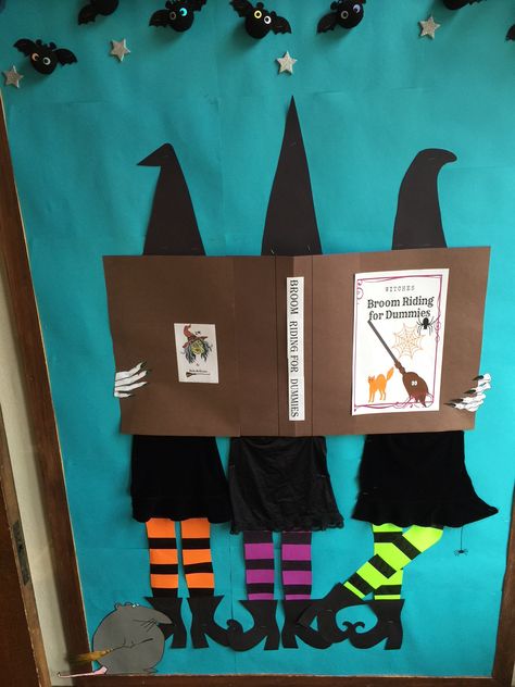 Halloween Wall Ideas For Classroom, Library Door Decoration Ideas, October Office Decorations, Halloween School Boards, Halloween Classroom Decorations Diy, Halloween Bulletin Boards For Library, Library Halloween Bulletin Boards, Halloween School Hallway Decorations, Halloween Bulletin Boards For Work