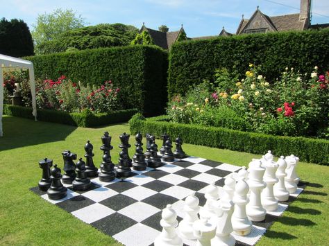 Alice In Wonderland Garden, Giant Chess, Kerb Appeal, Garden Games, Citrus Trees, Yard Design, Community Gardening, Chess Set, Modern Garden