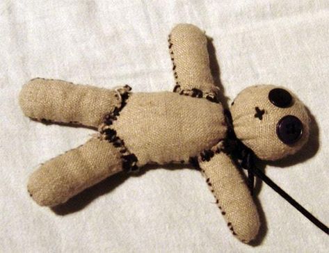 Voodoo Doll Makeup, Diy Voodoo Dolls, Halloween Shadow Box, Creepy Toys, Bunny Soft Toy, Dragon Sketch, Voodoo Doll, Monster Dolls, Doll Makeup