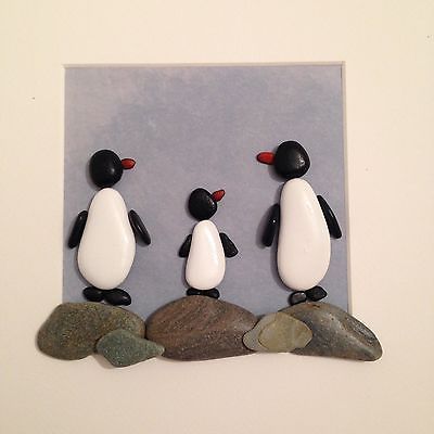 Picture 2 of 2 Caillou Roche, Stone Pictures Pebble Art, Deco Marine, Pebble Art Family, Diy Rock Art, Rock And Pebbles, Pebble Pictures, Sea Glass Crafts, Stone Crafts