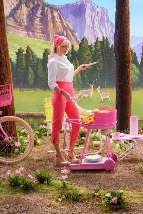 The 6 Best Barbie Costume Ideas to Wear This Year Barbie The Movie 2023 Outfits, Barbie Movie 2023 Aesthetic, Barbie Movie Outfits, Margot Robbie Movies, Barbie Film, The Barbie Movie, Barbie Summer, Barbie Halloween, Barbie Costume